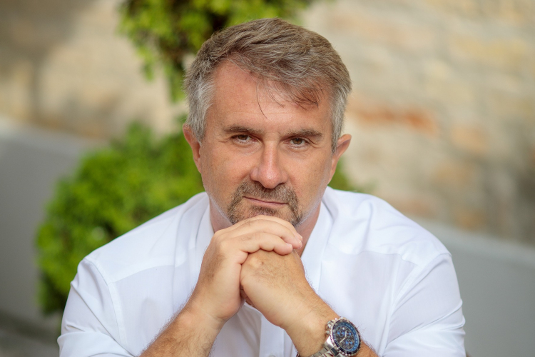 Unger Tamás a petícióról: hangulatkeltő modern magyar gárdista masírozás a pápai online térben