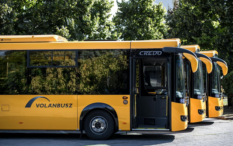 33 darab új autóbusz áll forgalom Veszprém megyében