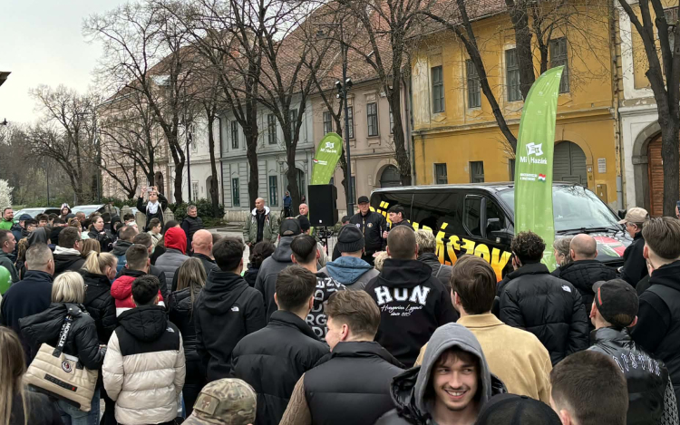Pápán tartottak közönségtalálkozót a Bűnvadászok