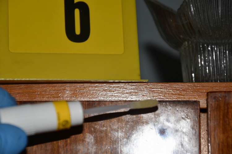 A ruhásszekrényből lopott a férfi több százezer forintot, a rendőrök elfogták