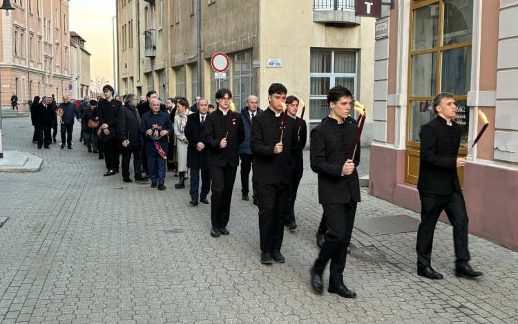 A kommunista diktatúrák áldozataira emlékeztek Pápán
