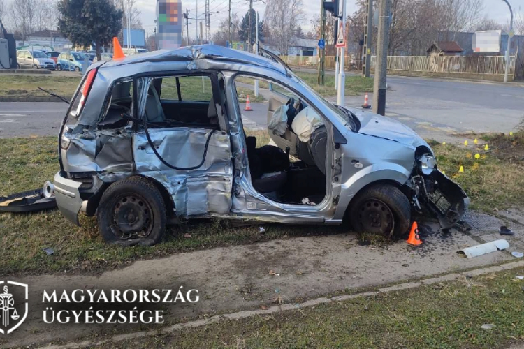 Elaludt a volánnál buliból hazafelé, súlyos baleset lett a vége - Videó