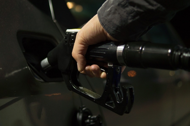 Emelkedik a benzin és a gázolaj ára