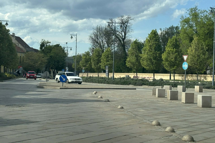 Elkészült az útjavítás a Fő téren, újra zavartalan a közlekedés