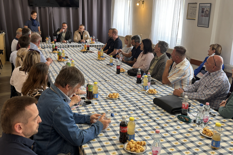 Vállalkozói fórumot tartott a Pápa és Térsége Ipartestület Ujvári Szilvia országgyűlési képviselővel