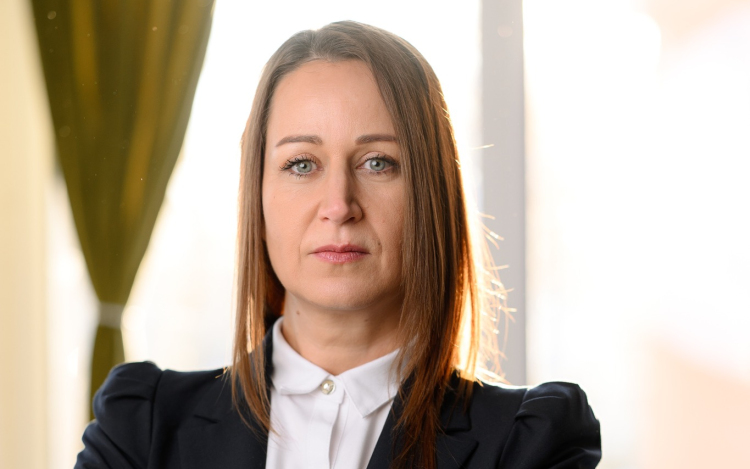 A múlt feltárását és az igazságszolgáltatás függetlenségének helyreállítását ígéri a Ujvári Szilvia