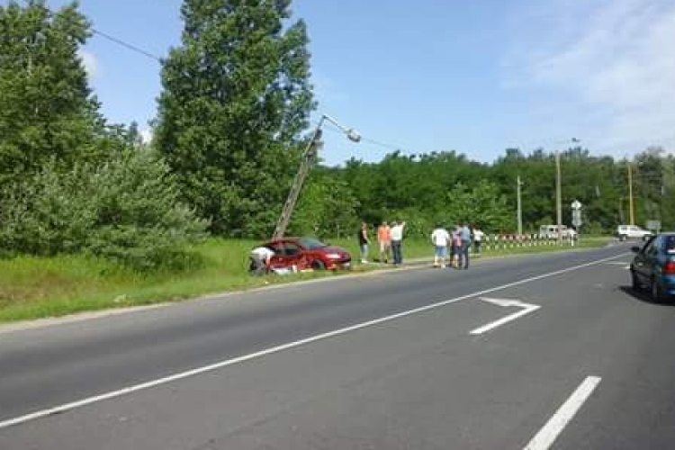 Két autó ütközött a 83-ason