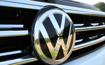 Több százmillió euró kártérítést fizetnek a Volkswagen csoport volt vezetői a cégnek