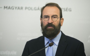 Illegális partin vett részt Szájer József, ez áll a lemondása hátterében