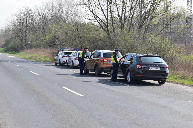 Rendőrségi razzia eredménye: 48-an nem kötötték be magukat