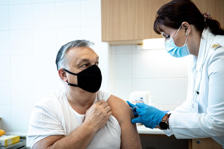 Orbán Viktort is beoltották