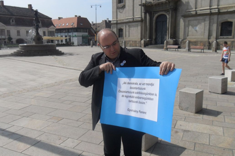 DK: A kormány hergeli a lakosságot a menekültek ellen