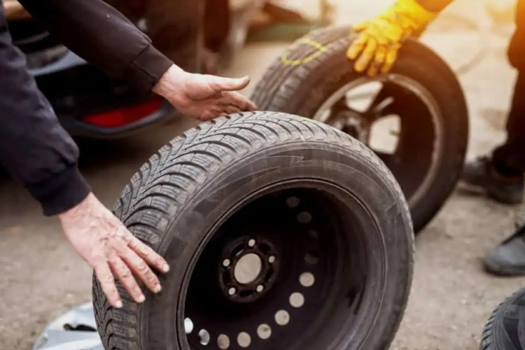 Hét fok alatt téli gumin - figyelmeztet a rendőrség!