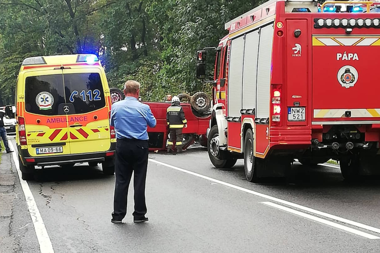 Baleset miatt teljes az útzár a 83-ason Farkasgyepűnél