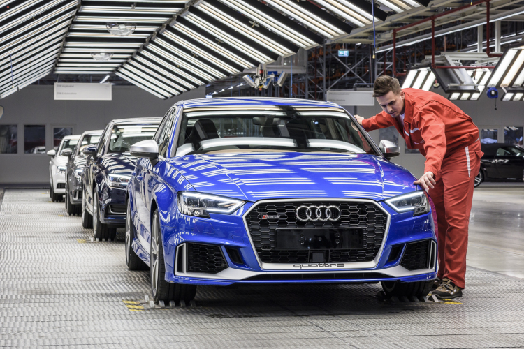 Egy héten át tartó sztrájkot hirdettek a győri Audiban