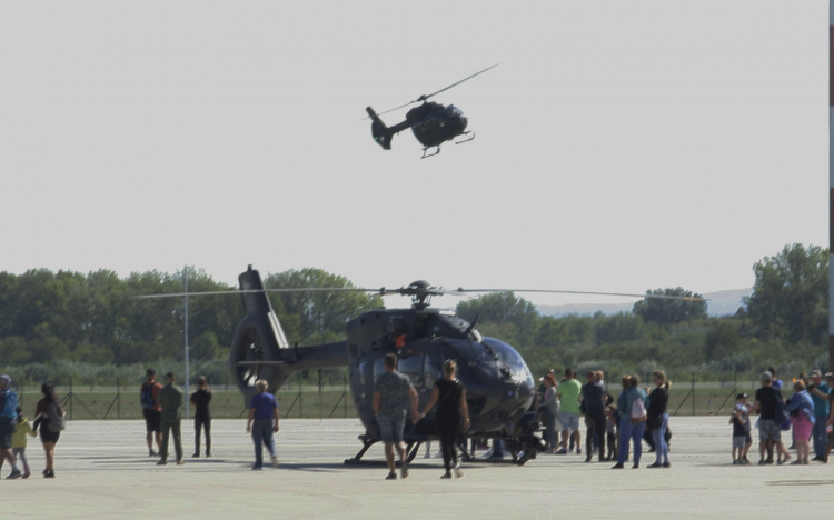 Helikopteres tanfolyam miatt hétfőtől nagyobb zaj várható Pápa légterében