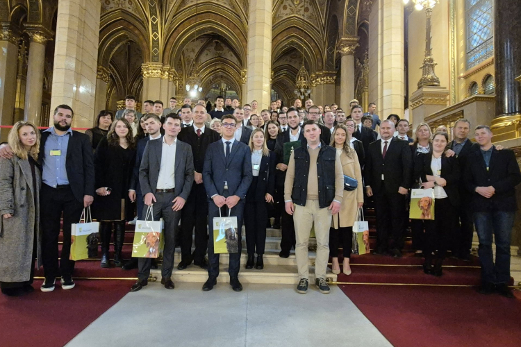 Mezős diákok elismerése az Országházban