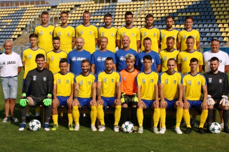 Hatot vágott idegenben a Perutz