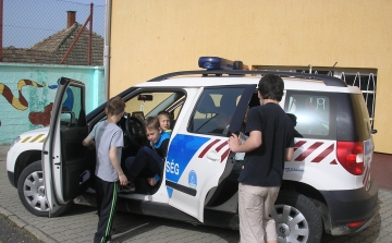 Rendőrök az ugodi iskolában