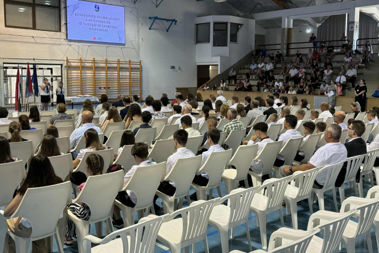 Díjazták a legjobban tanuló és sportoló diákokat és felkészítőiket