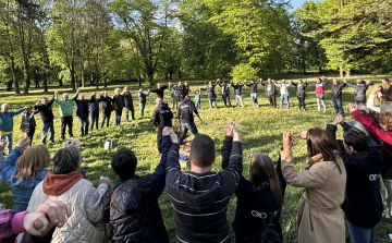 A rendszerváltás fája - A Föld napja alkalmából fát ültetett a Tisza közössége