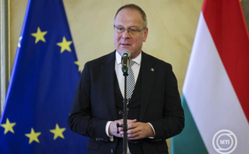 15 százalékkal emelkedik a bére minden kormánytisztviselőnek, aki a területi közigazgatásban dolgozik