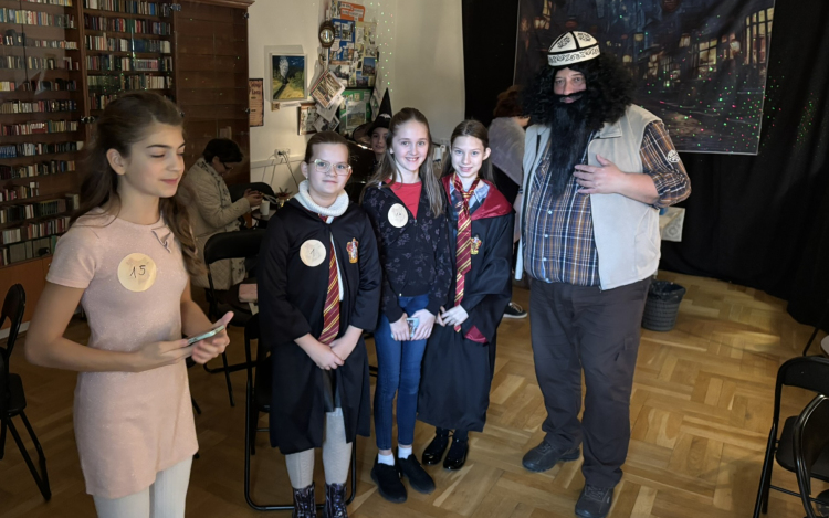 Varázslatos karácsonyváró program a könyvtárban