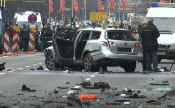 Felrobbantottak egy autót Berlinben 