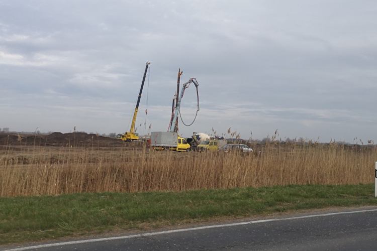 Egyre látványosabb az új 83-as út építése