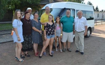 Autót adományoztak a moldvai csángó magyaroknak