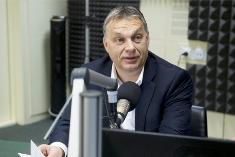 Orbán Viktor: Itt nem fognak lányainkra vadászni a migránsok
