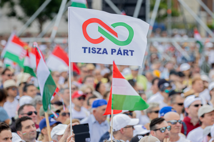A Medián szerint a fiatalok elsöprő többsége szavazna a Tiszára a Fidesszel szemben