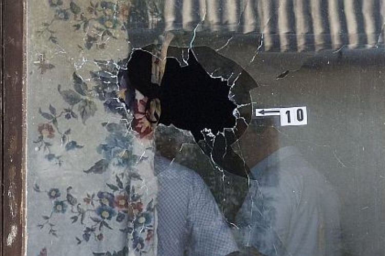 Édesapja lakása előtt garázdálkodott