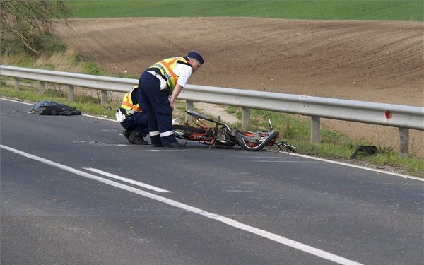 Kamion sodort el egy motorost Kiskunfélegyházánál