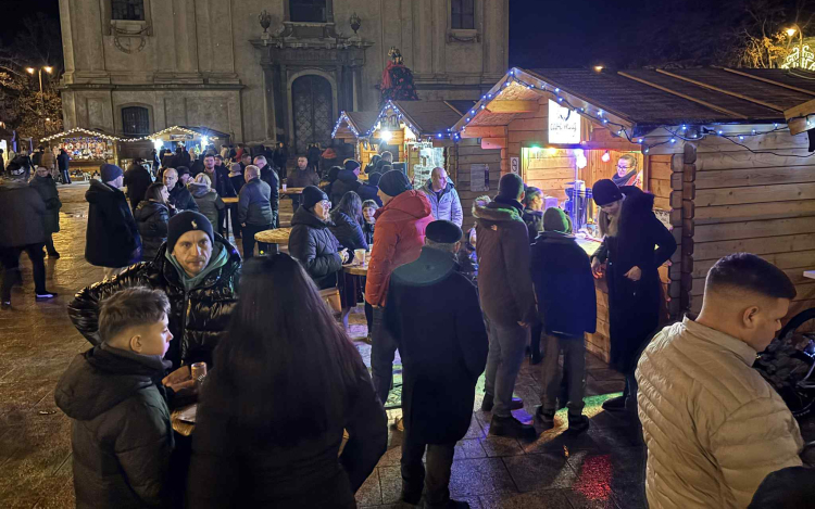 Advent Pápán - Mondja el a véleményét!