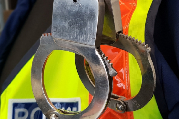 Egy budapesti nő és társa próbáltak 300 ezer forint értékben tárgyakat ellopni az egyik pápai áruházból