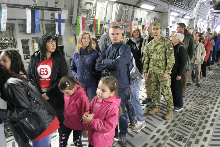 Kiváló hangulatú családi nap a Bázisrepülőtéren
