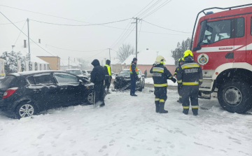 Két autó karambolozott Kupon