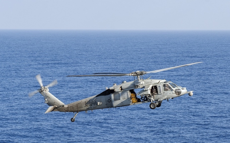 Repülőgép-hordozónak ütközött az amerikai haditengerészet egyik helikoptere, sérültek