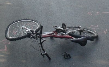 Két kerékpáros ütközött