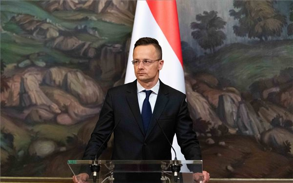 Szijjártó: Magyarország még csak tárgyalni sem hajlandó az energiaszankciókról