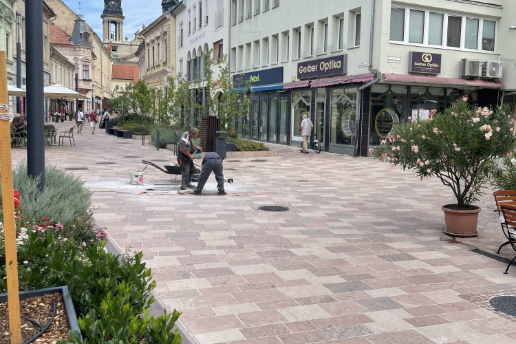 Javítják a burkolatot a Kossuth utcán