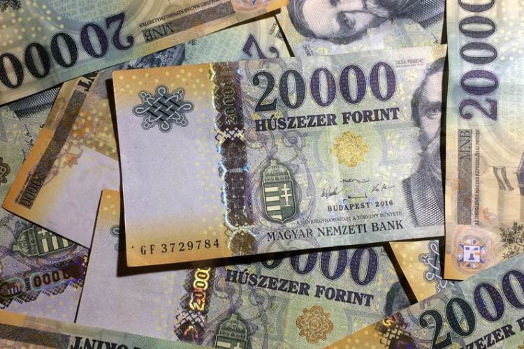 Rossz vasat jöttek gyűjteni, 2 millió forinttal a zsebükben távoztak