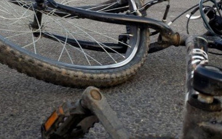 Elütött egy kerékpárost, majd elhajtott - A lakosság segítségét kérik a pápai rendőrök!