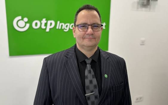 „Egy ingatlan 24 órában eladó” – Interjú Molnár Márk Istvánnal, a pápai régió hatszoros Aranycsapat-tag ingatlanszakértőjével