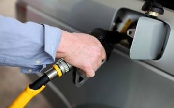 Pénteken is jelentősebben emelkedik az üzemanyagok ára
