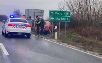 Árokba csúszott egy autó Borsosgyőr és Nyárád között