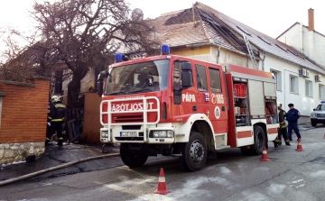 Leégett egy családi ház a Szalmavári utcában - Egy ember súlyosan megsérült