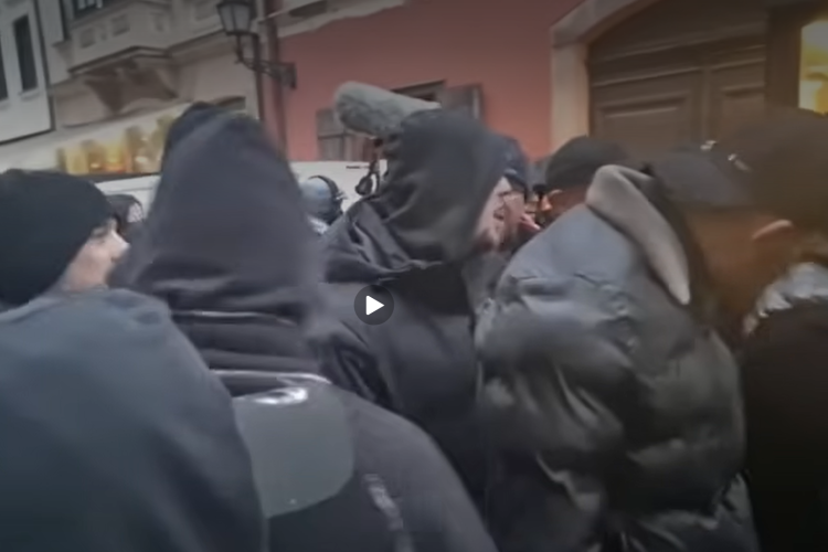 Egy biztonsági szakértő szerint a TEK tudhatott a fekete ruhások győri akciójáról