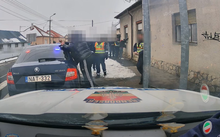 Letartóztatásban marad a nyílt utcán balhézó 25 éves férfi